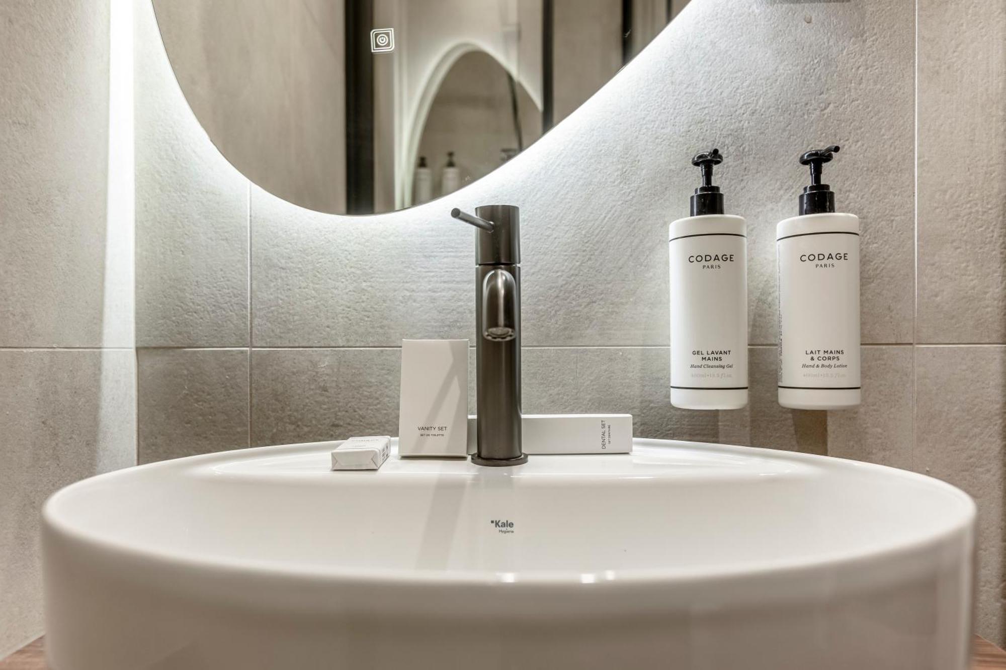 Le Madame By Sweett Hotel Paris Bagian luar foto