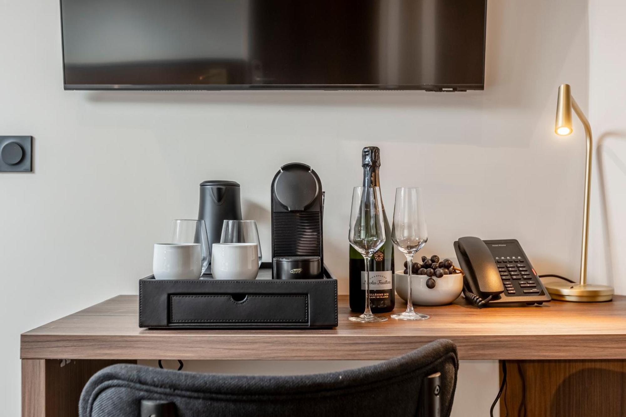 Le Madame By Sweett Hotel Paris Bagian luar foto
